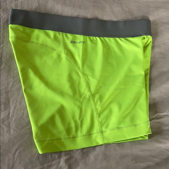 Dryfit Nike Pro - Picture 2 of 5